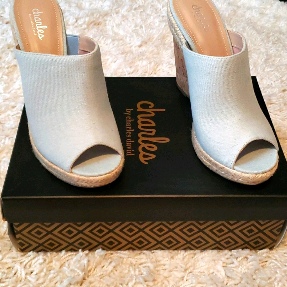 Charles David DENIM Light blue denim wedge
